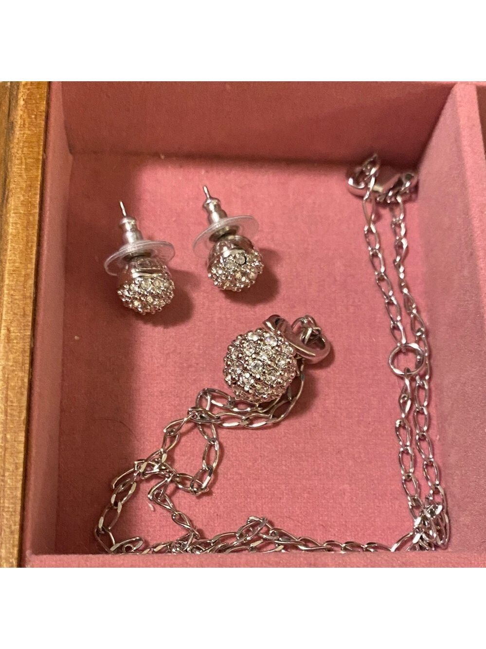 Earrings necklace set. Silver with rhinestones.